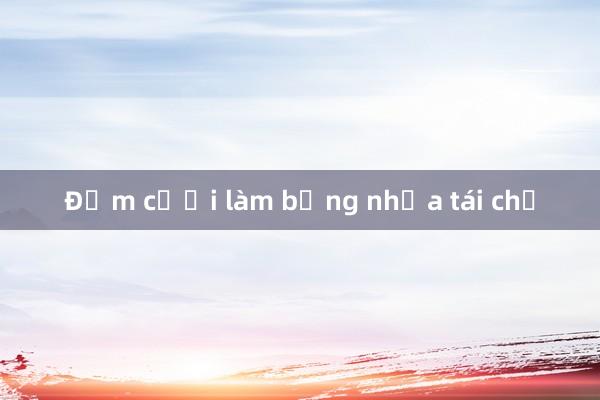 Đầm cưới làm bằng nhựa tái chế