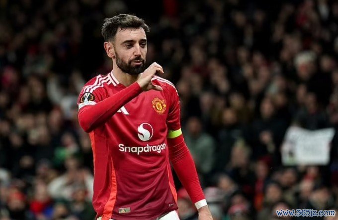 Bruno Fernandes mừng bàn ấn định tỷ số cho Man Utd trước Rangers trên sân Old Trafford， thành phố Manchester， Anh， tối 23/1/2025. Ảnh: AP